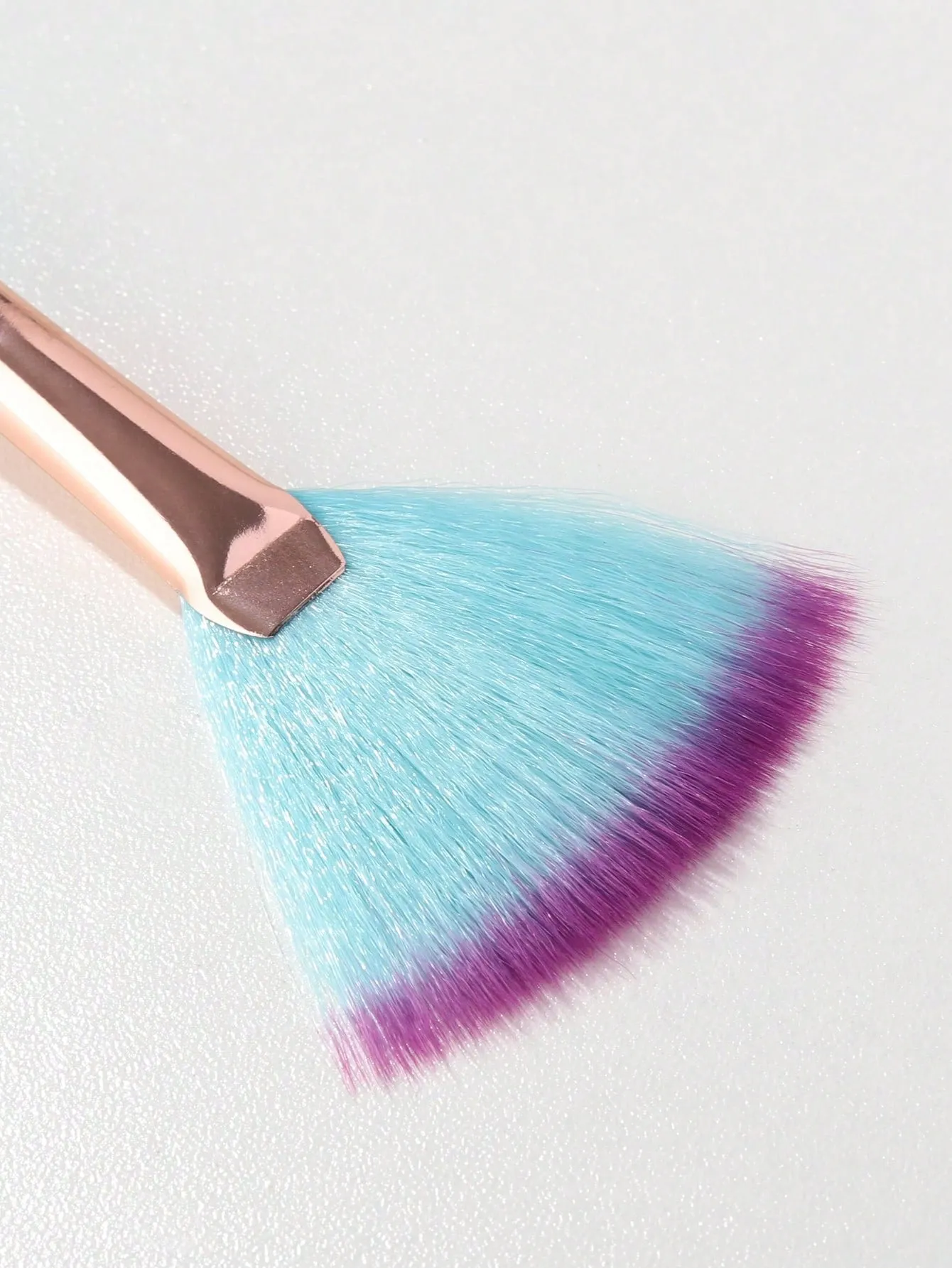 1pc Small Fan-Shaped Highlighter Brush With Diamond-Shaped Blue Handle