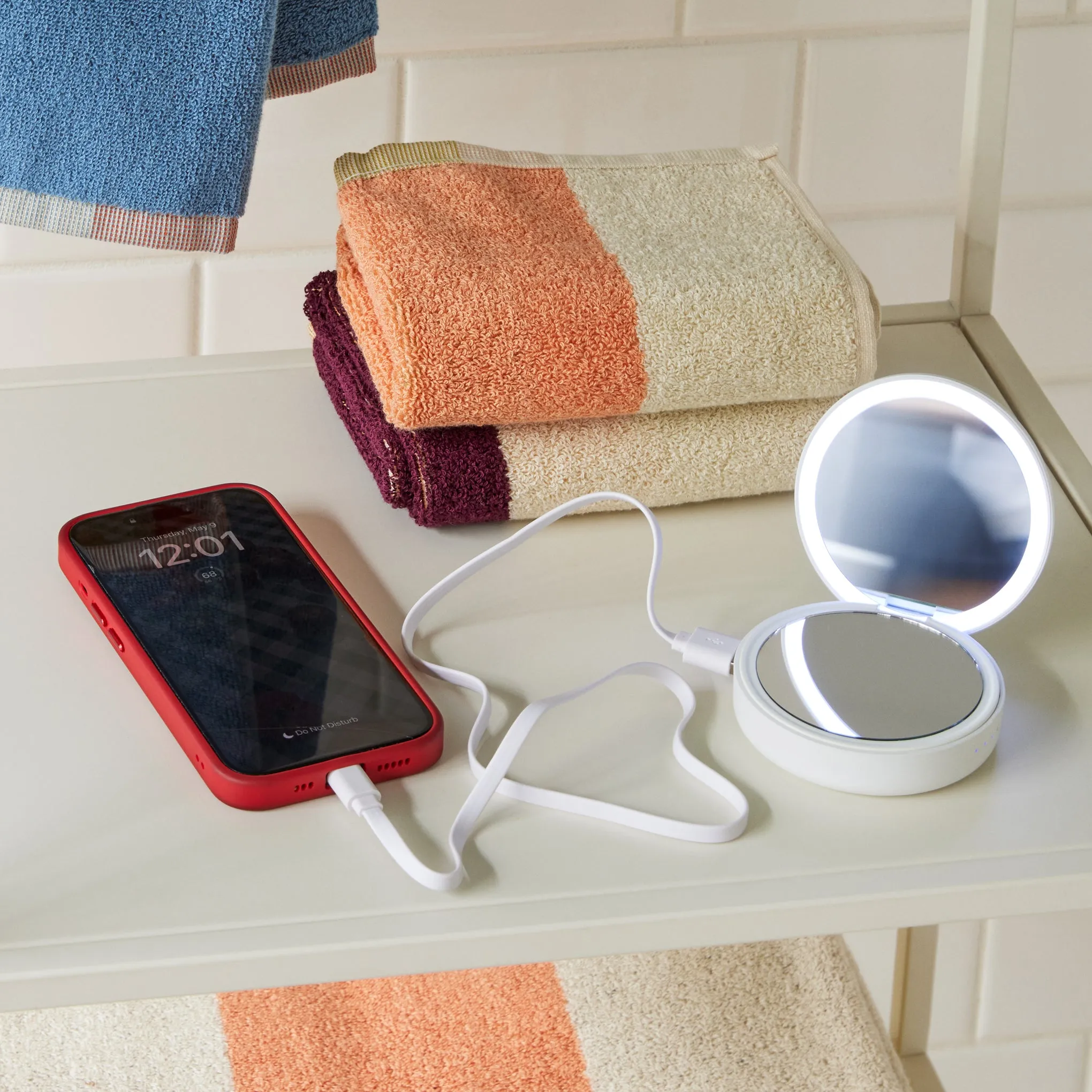 Compact Mirror And Charger