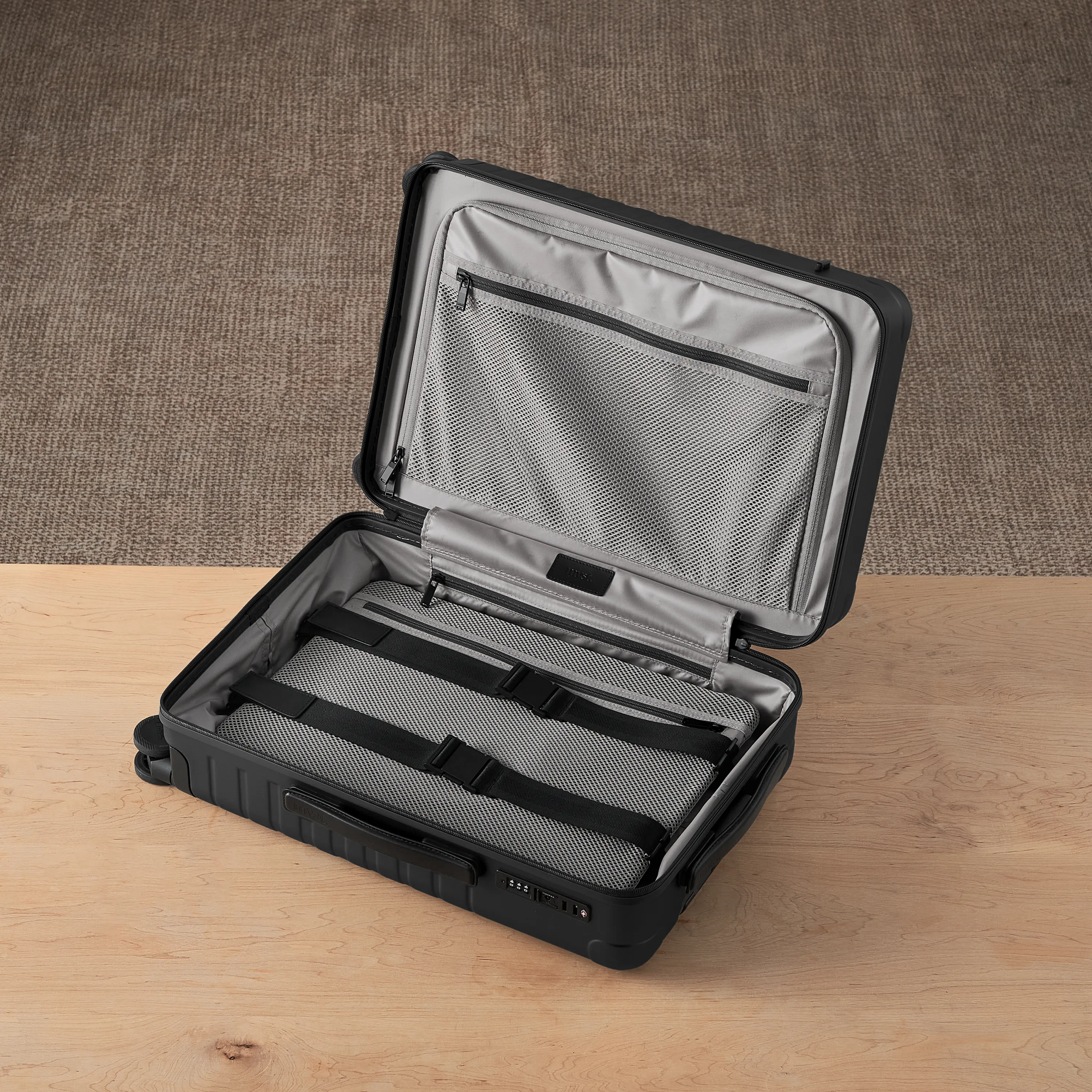 Essential Collection Suitcase Matte Black