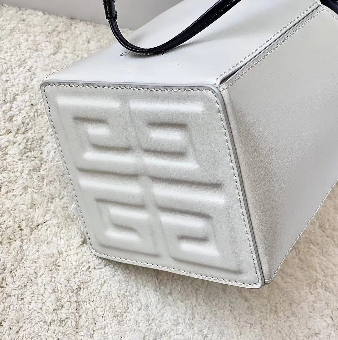 gv Mini Cut Out Bucket Bag Ivory For Women, Handbags, Shoulder Bags 6.3in/16cm GVC BB50NRB1GV-105