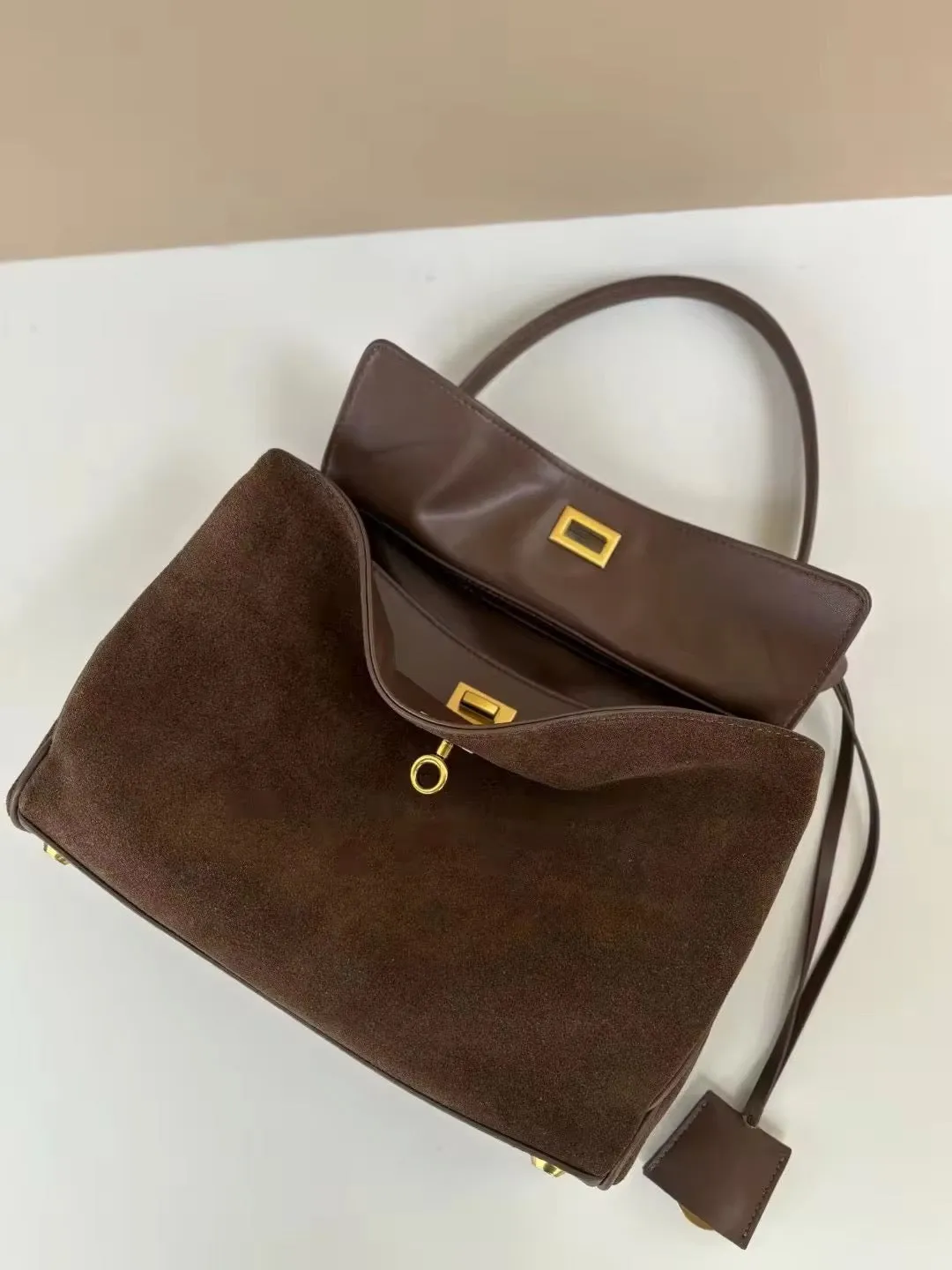 Handmade Genuine Leather Women's Handbag – This Year's Must-Have Trend