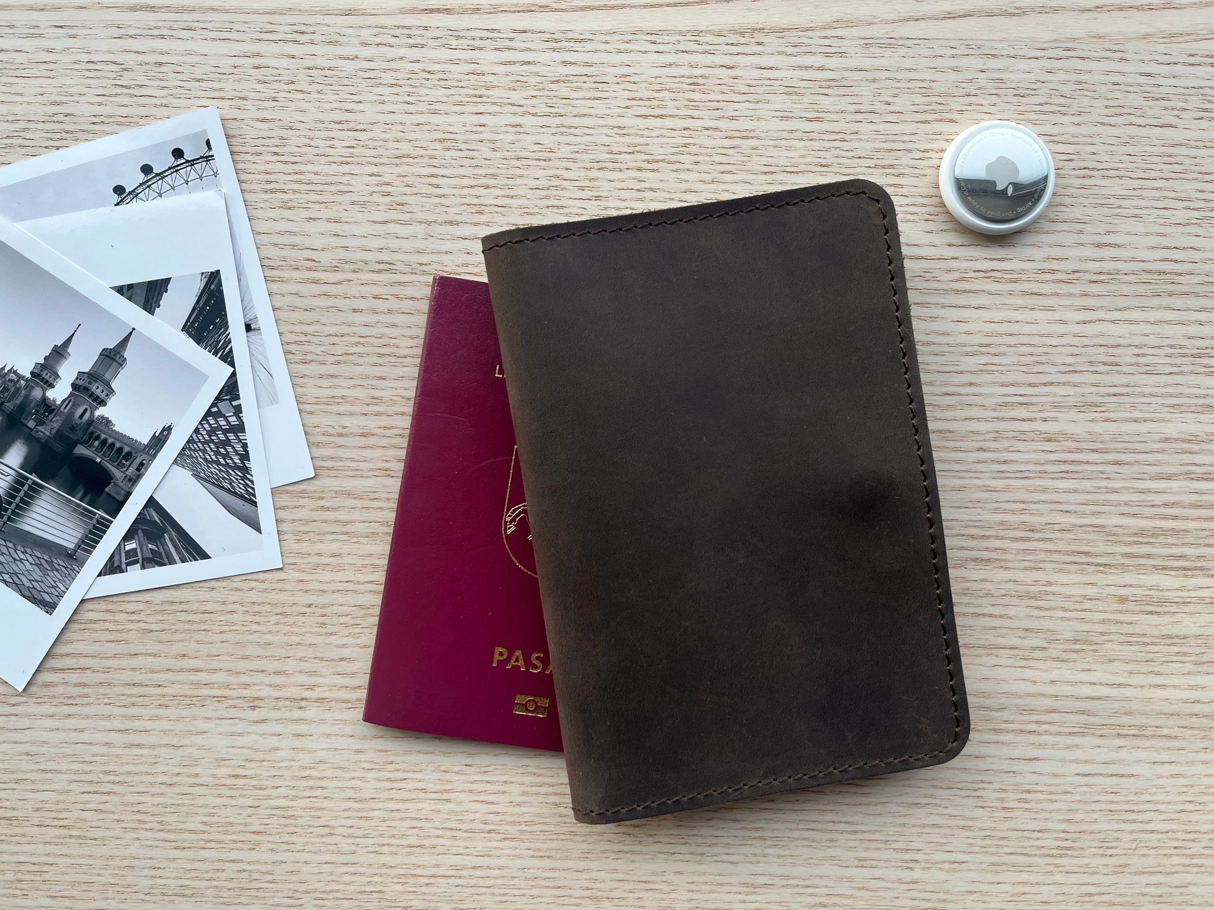 Passport Travel Wallet with Airtag Slot/ Oak Brown